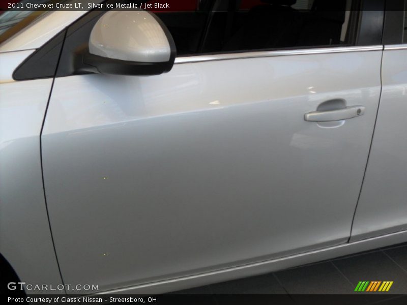 Silver Ice Metallic / Jet Black 2011 Chevrolet Cruze LT