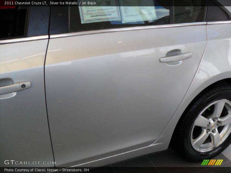 Silver Ice Metallic / Jet Black 2011 Chevrolet Cruze LT