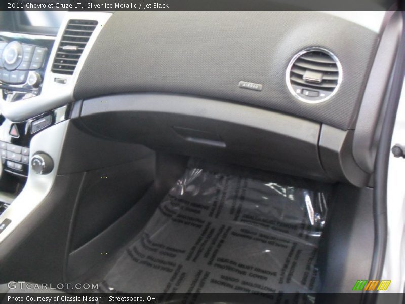 Silver Ice Metallic / Jet Black 2011 Chevrolet Cruze LT