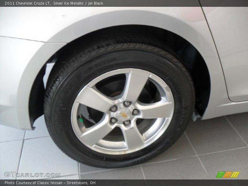 Silver Ice Metallic / Jet Black 2011 Chevrolet Cruze LT