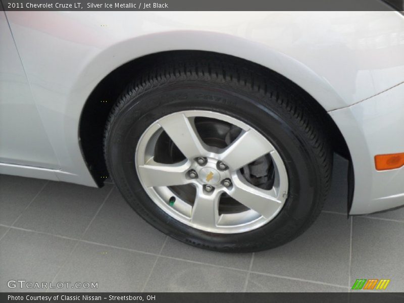 Silver Ice Metallic / Jet Black 2011 Chevrolet Cruze LT