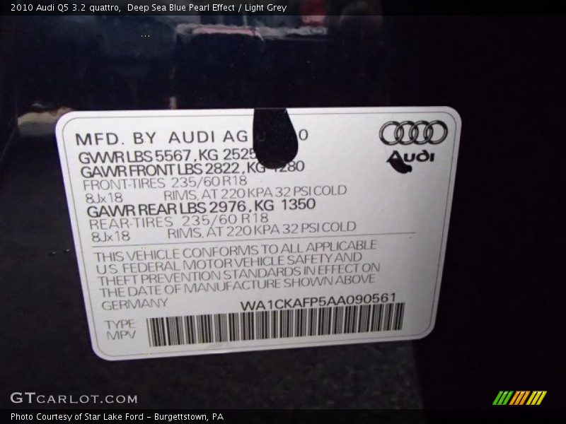 Deep Sea Blue Pearl Effect / Light Grey 2010 Audi Q5 3.2 quattro