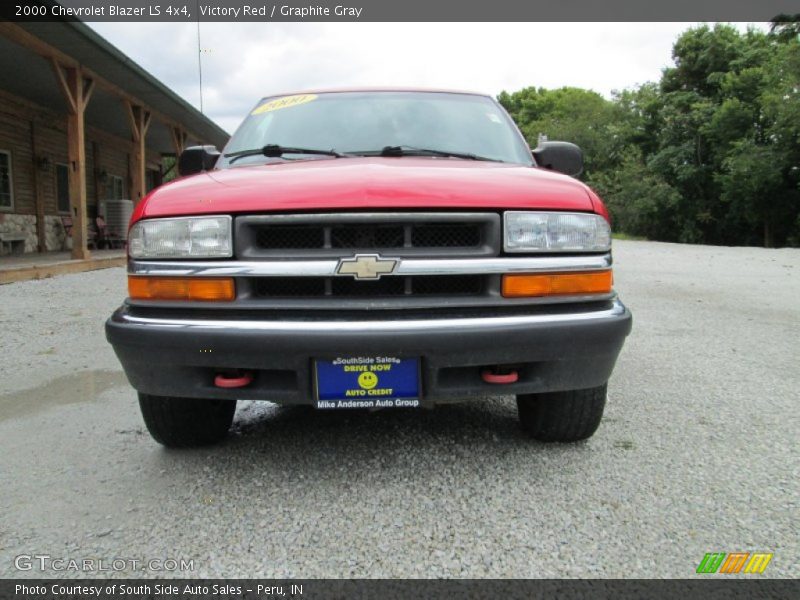 Victory Red / Graphite Gray 2000 Chevrolet Blazer LS 4x4