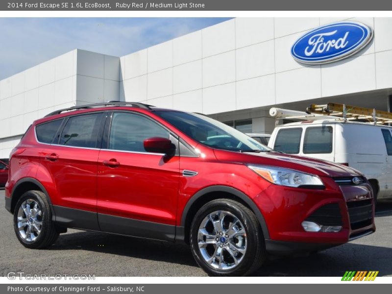Front 3/4 View of 2014 Escape SE 1.6L EcoBoost