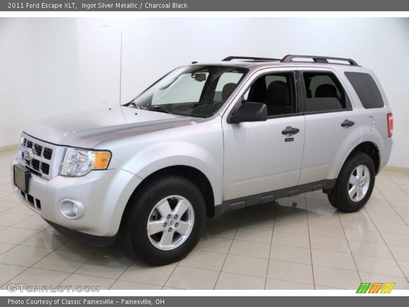 Front 3/4 View of 2011 Escape XLT