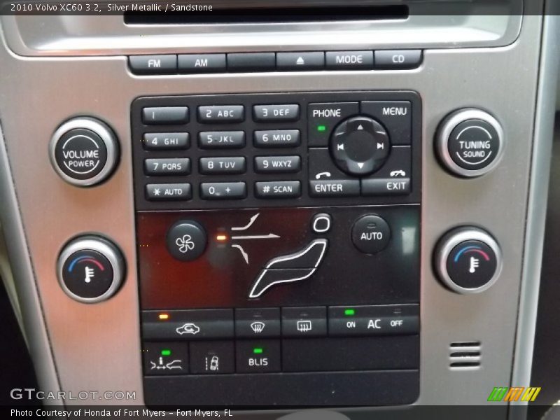 Silver Metallic / Sandstone 2010 Volvo XC60 3.2