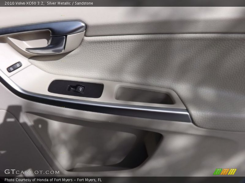 Silver Metallic / Sandstone 2010 Volvo XC60 3.2