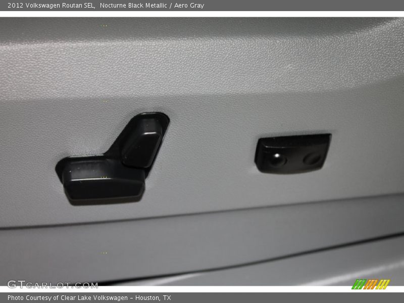 Nocturne Black Metallic / Aero Gray 2012 Volkswagen Routan SEL