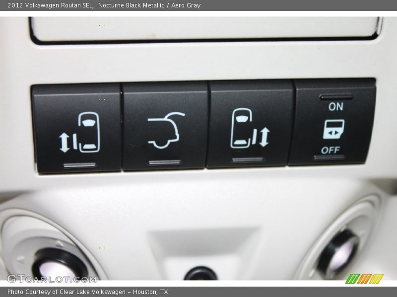 Nocturne Black Metallic / Aero Gray 2012 Volkswagen Routan SEL