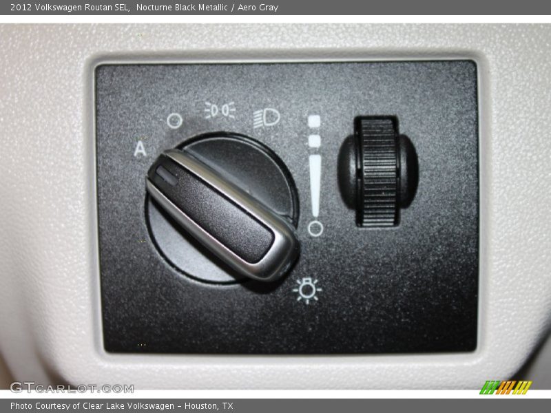 Nocturne Black Metallic / Aero Gray 2012 Volkswagen Routan SEL