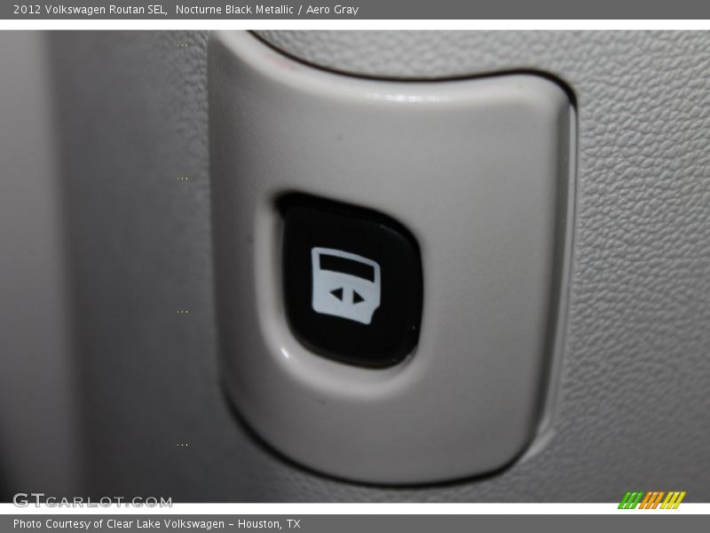 Nocturne Black Metallic / Aero Gray 2012 Volkswagen Routan SEL