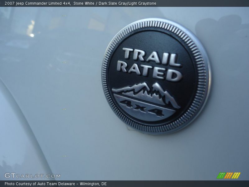 Stone White / Dark Slate Gray/Light Graystone 2007 Jeep Commander Limited 4x4