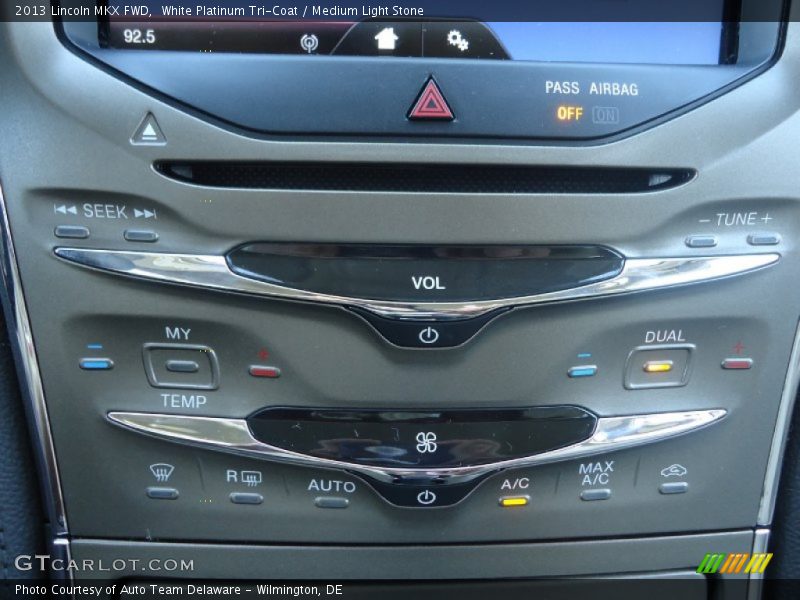 White Platinum Tri-Coat / Medium Light Stone 2013 Lincoln MKX FWD