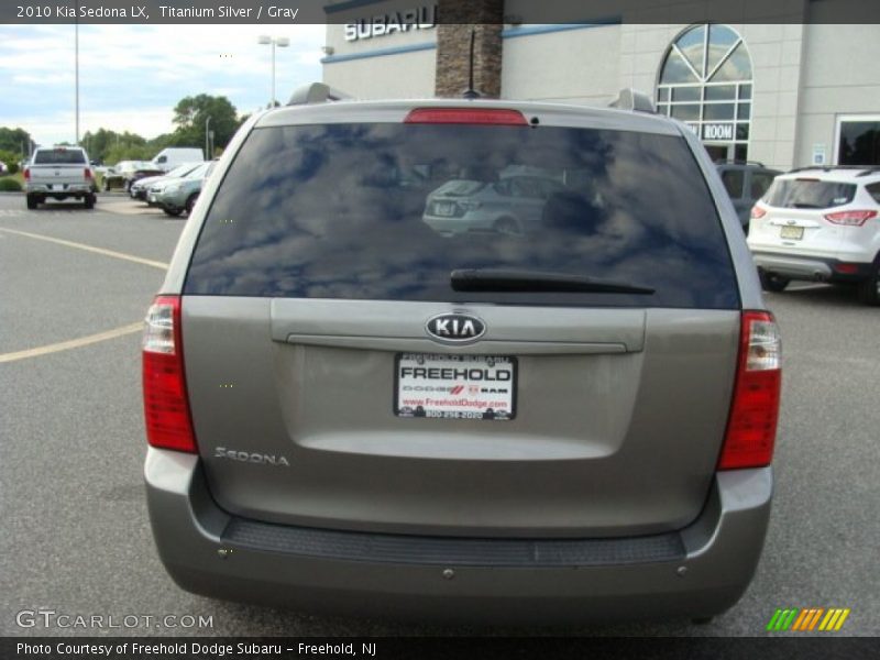Titanium Silver / Gray 2010 Kia Sedona LX