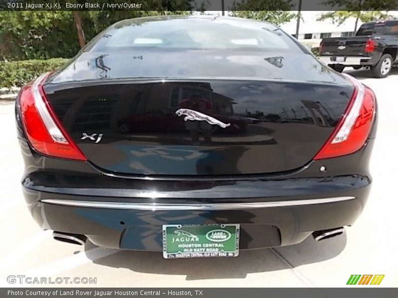 Ebony Black / Ivory/Oyster 2011 Jaguar XJ XJ