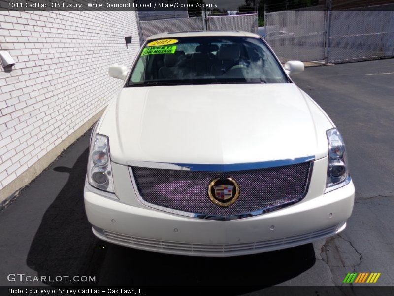 White Diamond Tricoat / Shale/Cocoa Accents 2011 Cadillac DTS Luxury