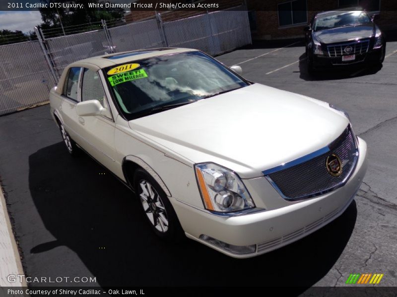 White Diamond Tricoat / Shale/Cocoa Accents 2011 Cadillac DTS Luxury