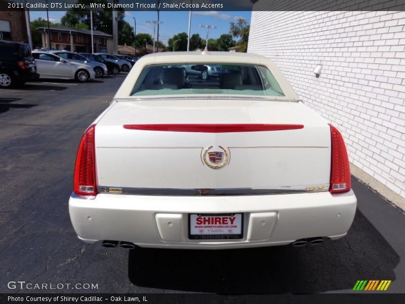 White Diamond Tricoat / Shale/Cocoa Accents 2011 Cadillac DTS Luxury