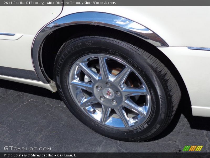 White Diamond Tricoat / Shale/Cocoa Accents 2011 Cadillac DTS Luxury