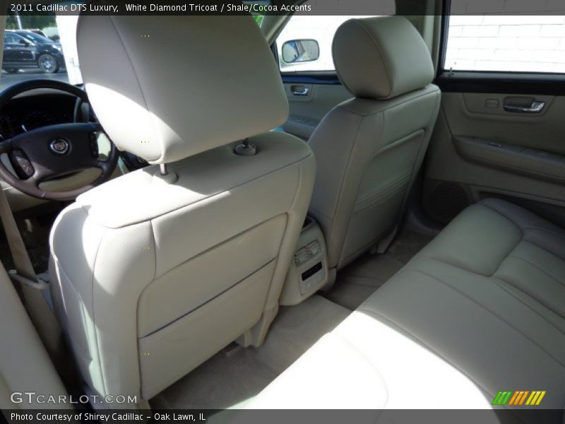 White Diamond Tricoat / Shale/Cocoa Accents 2011 Cadillac DTS Luxury