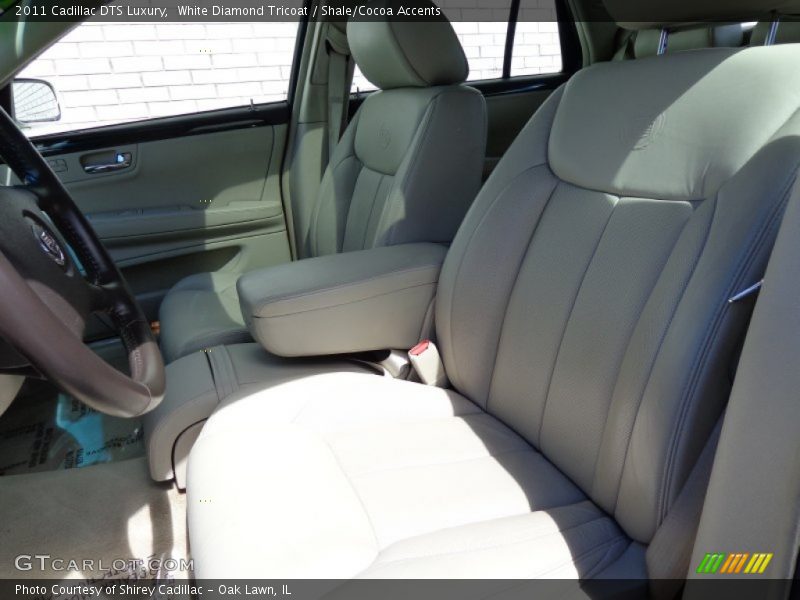 White Diamond Tricoat / Shale/Cocoa Accents 2011 Cadillac DTS Luxury