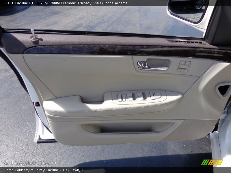 White Diamond Tricoat / Shale/Cocoa Accents 2011 Cadillac DTS Luxury