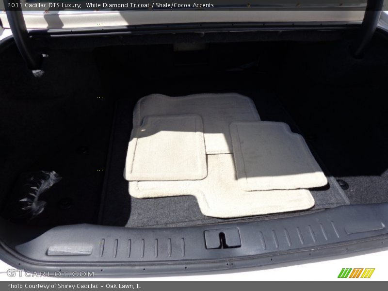 White Diamond Tricoat / Shale/Cocoa Accents 2011 Cadillac DTS Luxury