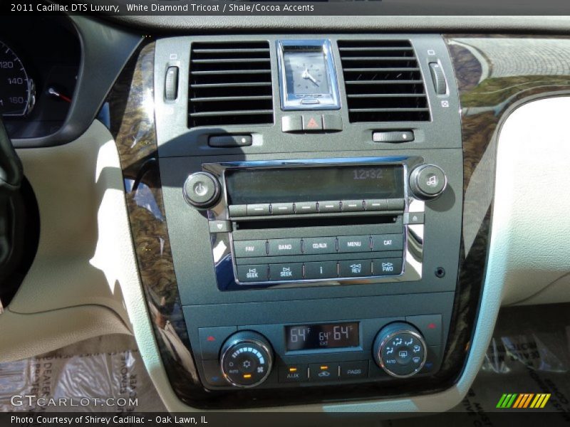 White Diamond Tricoat / Shale/Cocoa Accents 2011 Cadillac DTS Luxury