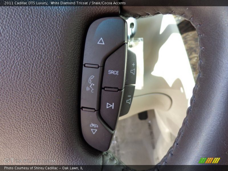 White Diamond Tricoat / Shale/Cocoa Accents 2011 Cadillac DTS Luxury