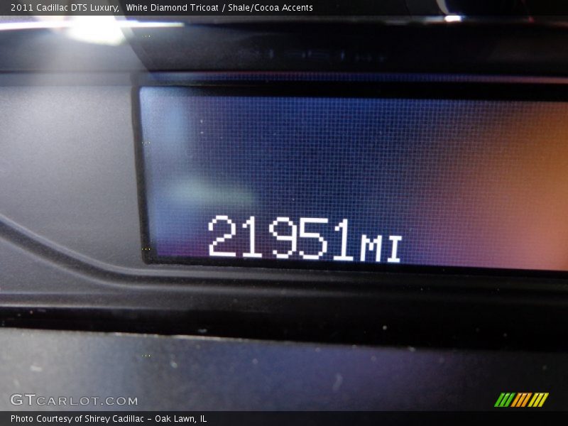 White Diamond Tricoat / Shale/Cocoa Accents 2011 Cadillac DTS Luxury
