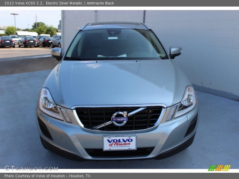 Electric Silver Metallic / Anthracite Black 2013 Volvo XC60 3.2