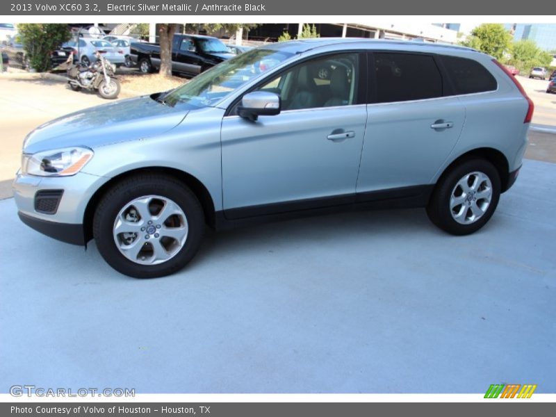 Electric Silver Metallic / Anthracite Black 2013 Volvo XC60 3.2