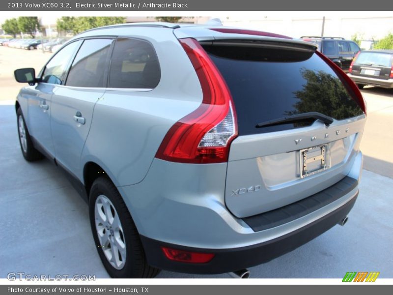 Electric Silver Metallic / Anthracite Black 2013 Volvo XC60 3.2