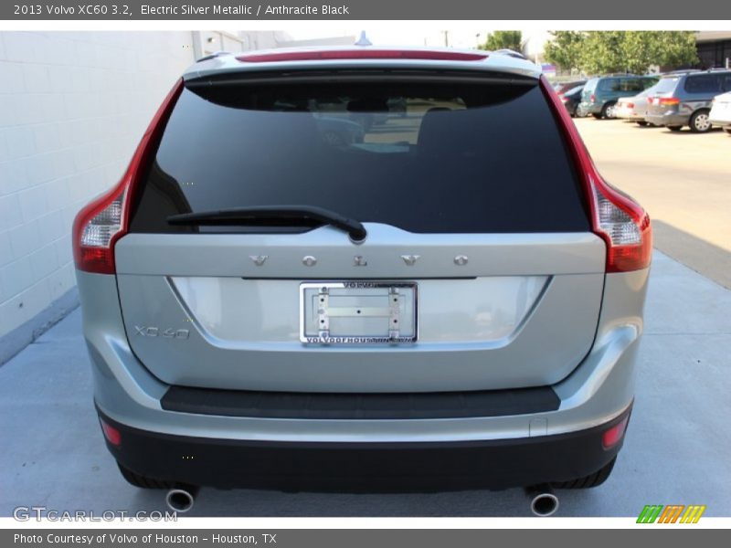 Electric Silver Metallic / Anthracite Black 2013 Volvo XC60 3.2