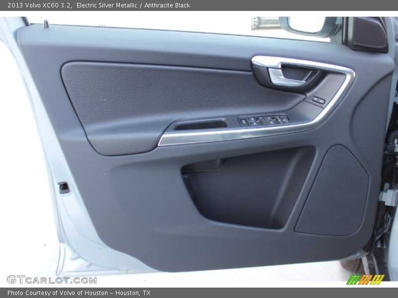 Electric Silver Metallic / Anthracite Black 2013 Volvo XC60 3.2
