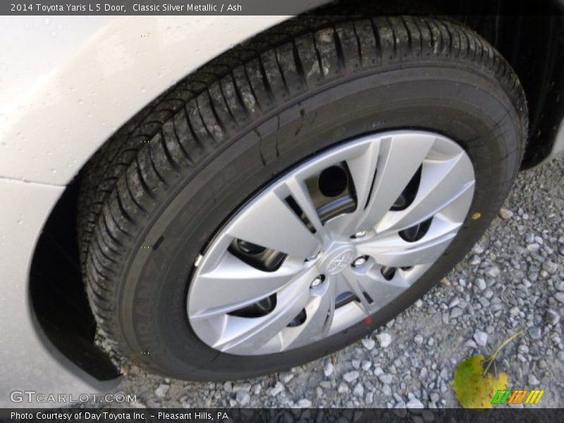 Classic Silver Metallic / Ash 2014 Toyota Yaris L 5 Door