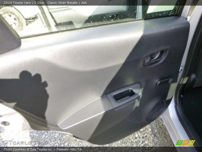 Classic Silver Metallic / Ash 2014 Toyota Yaris L 5 Door
