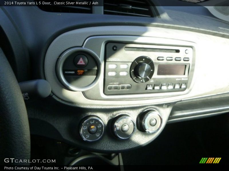 Classic Silver Metallic / Ash 2014 Toyota Yaris L 5 Door