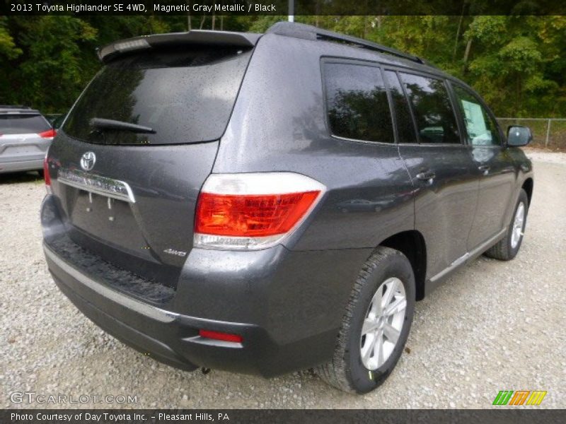 Magnetic Gray Metallic / Black 2013 Toyota Highlander SE 4WD