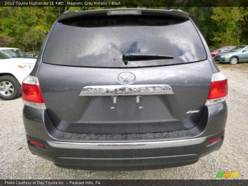 Magnetic Gray Metallic / Black 2013 Toyota Highlander SE 4WD