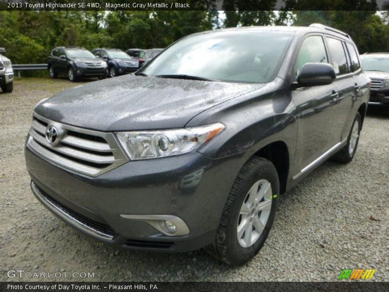 Magnetic Gray Metallic / Black 2013 Toyota Highlander SE 4WD