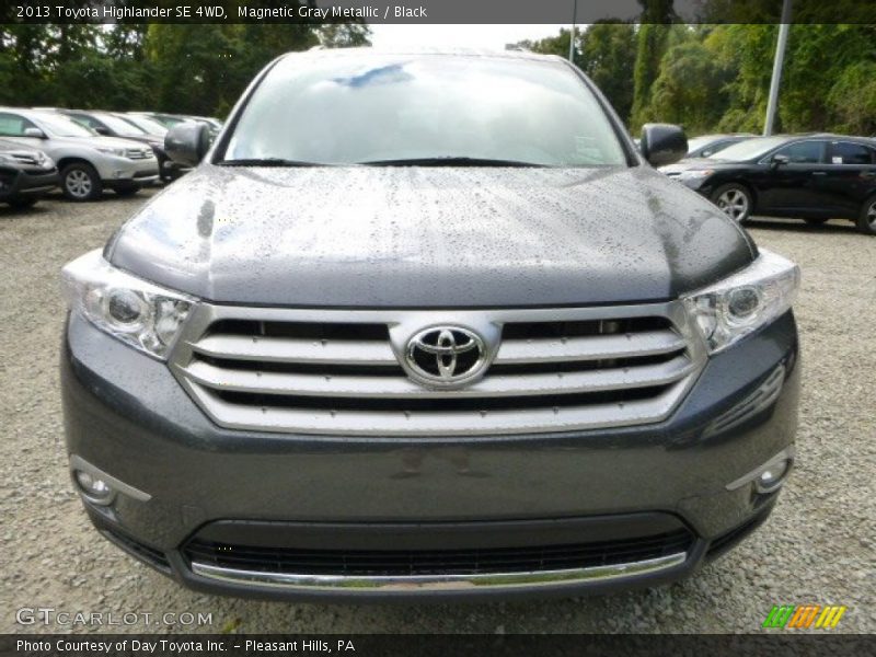 Magnetic Gray Metallic / Black 2013 Toyota Highlander SE 4WD