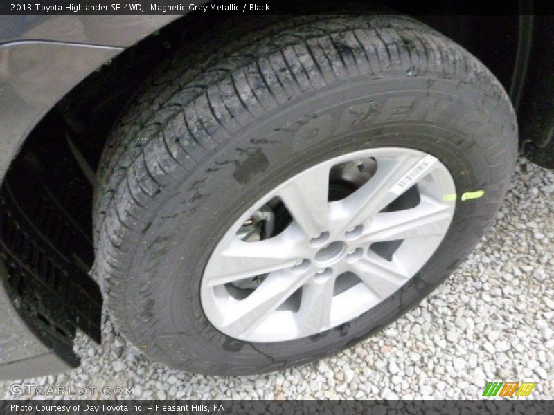 Magnetic Gray Metallic / Black 2013 Toyota Highlander SE 4WD
