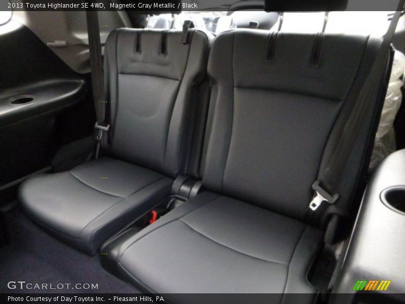 Magnetic Gray Metallic / Black 2013 Toyota Highlander SE 4WD