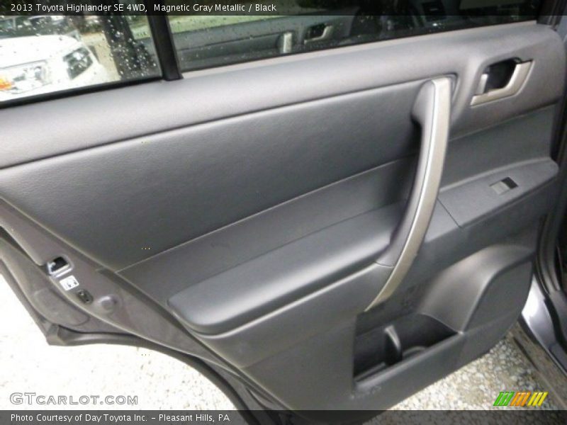 Magnetic Gray Metallic / Black 2013 Toyota Highlander SE 4WD