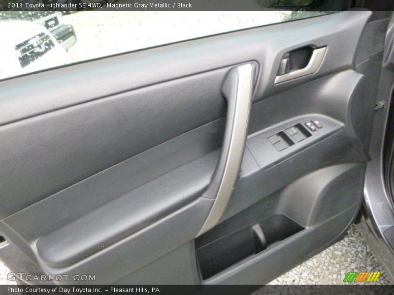 Magnetic Gray Metallic / Black 2013 Toyota Highlander SE 4WD