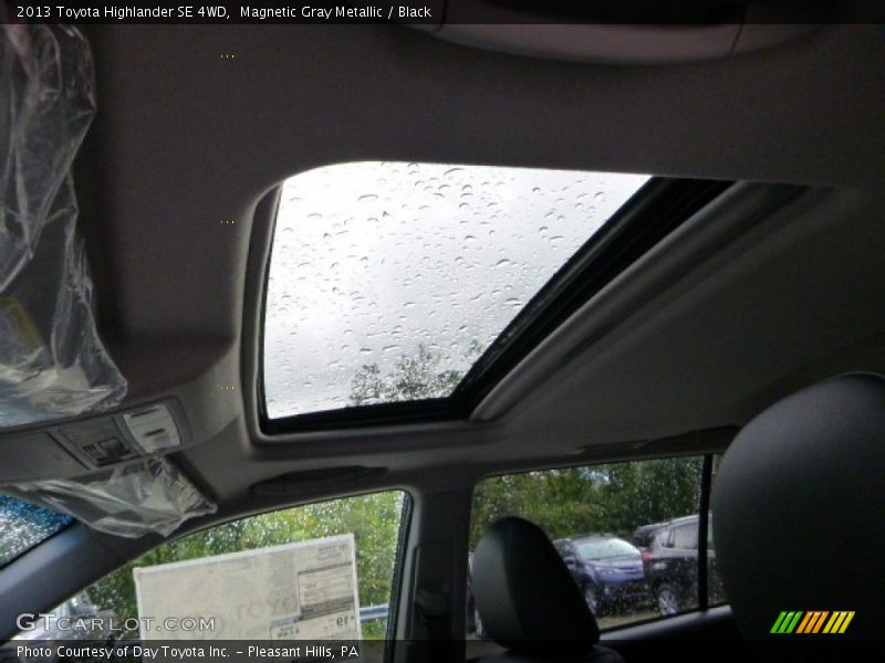 Magnetic Gray Metallic / Black 2013 Toyota Highlander SE 4WD