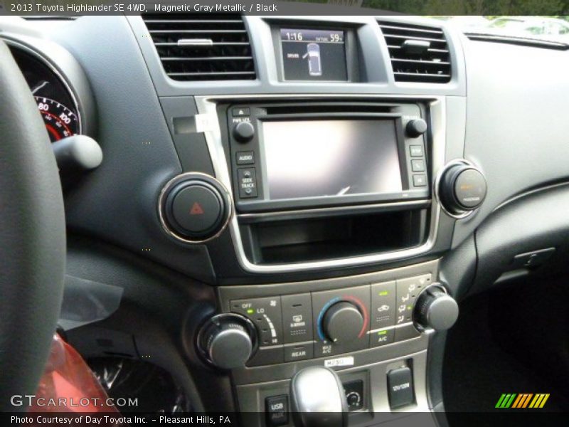 Magnetic Gray Metallic / Black 2013 Toyota Highlander SE 4WD