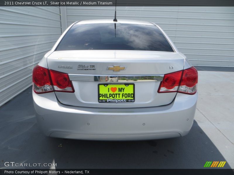 Silver Ice Metallic / Medium Titanium 2011 Chevrolet Cruze LT