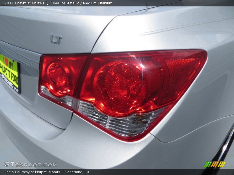 Silver Ice Metallic / Medium Titanium 2011 Chevrolet Cruze LT